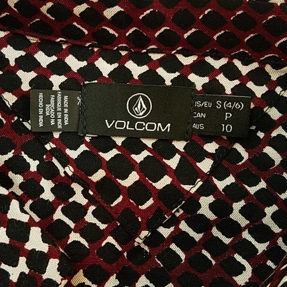 NWT MSRP $45 Volcom Small Stone Resort Button Up Tie Front Top - Picture 8 of 8